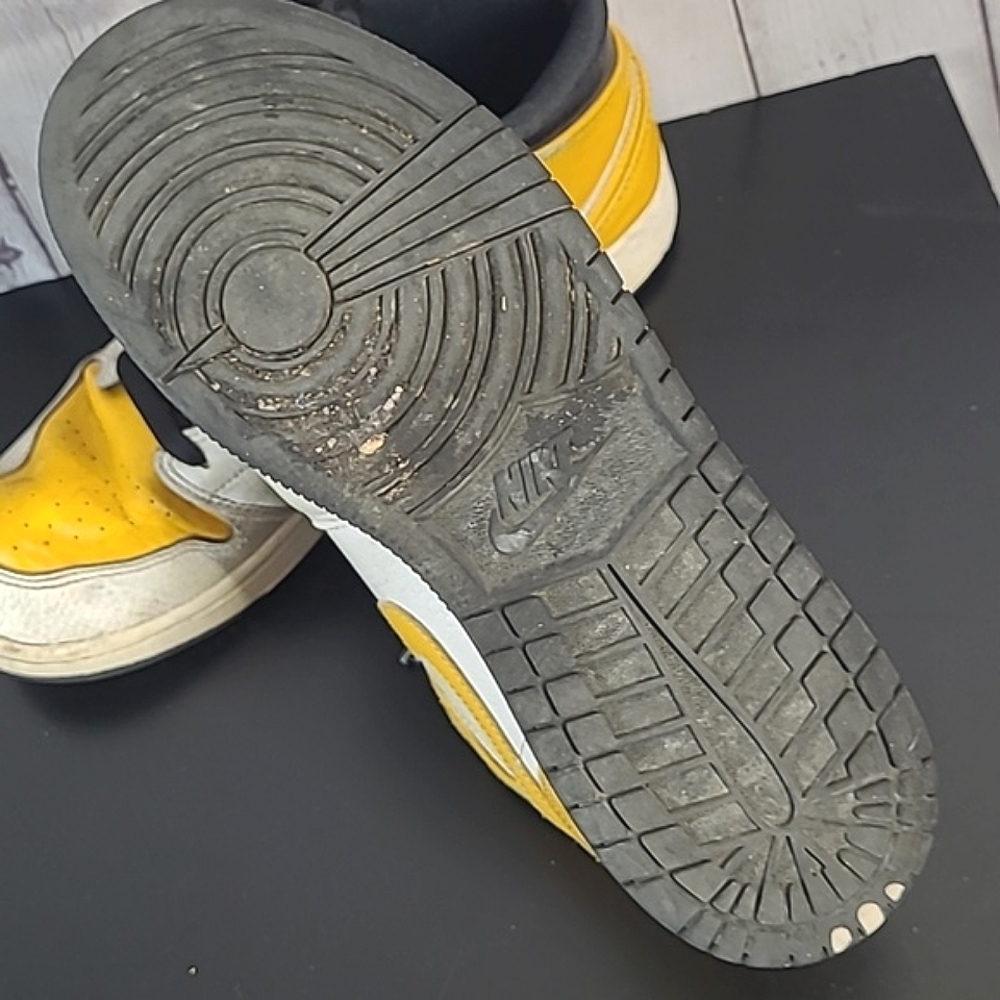 Nike Air Jordan 1 Mid US University Gold Yellow Shoes 554724-170 Youth 7/ W 8 - Picture 15 of 17